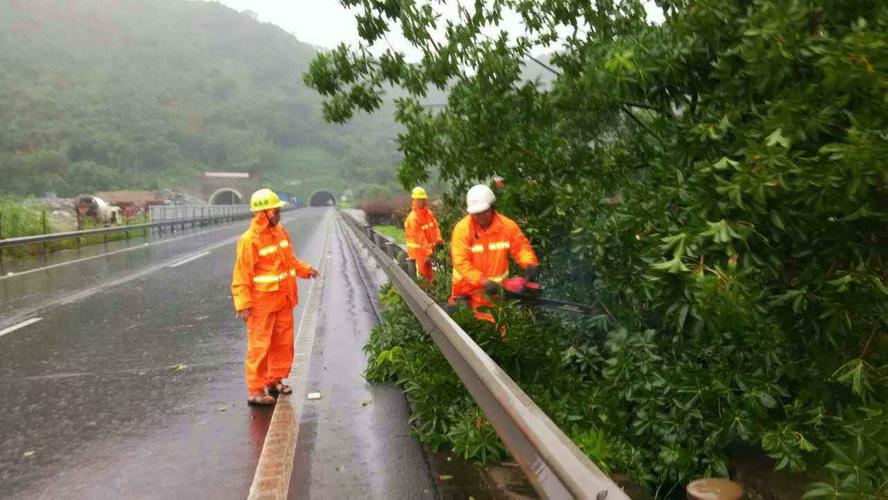 公路养护工人