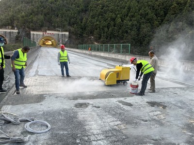 给公路铺“电热毯”你见过吗?郧十高速用上了这项黑科技