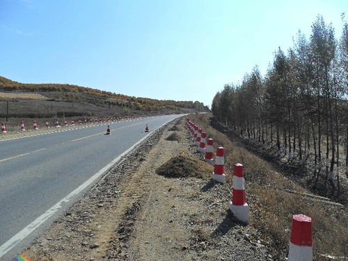 那吉屯公路养护管理处 储备防滑料,保障冬季公路安全畅通