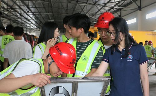 进贤养护所公路养护科普教育基地迎来了首批参观学习团
