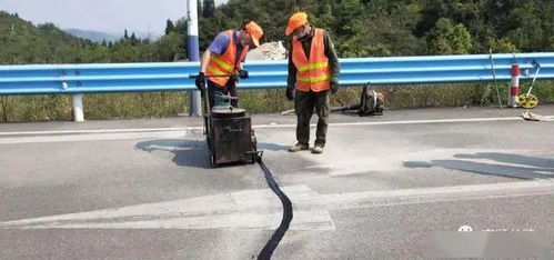 贵州 安顺公路管理局春季公路养护忙