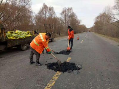 阿荣旗那吉屯公路养护管理处养护先行保畅通