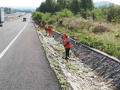 扎兰屯公路养护管理处精细化养护打造优良路况