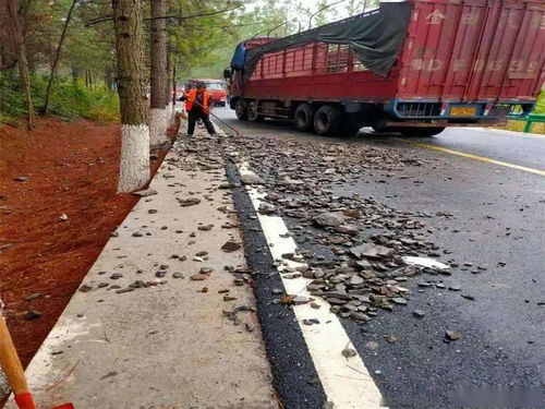 公路养护网 养护工路遇交通事故,挺身相救