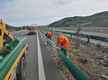 扎兰屯公路养护管理处严抓安全养护不放松