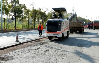 横峰公路分局加强预防性公路养护