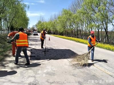 炎炎夏日,公路养护忙