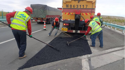 新疆|疫情防控不松懈 公路养护不放松