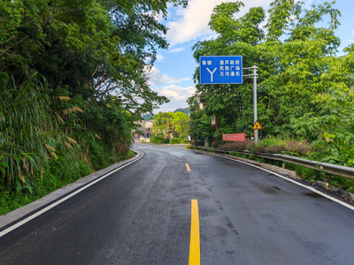 荔浦公路养护中心:瑶乡公路换新颜 便民出行暖人心