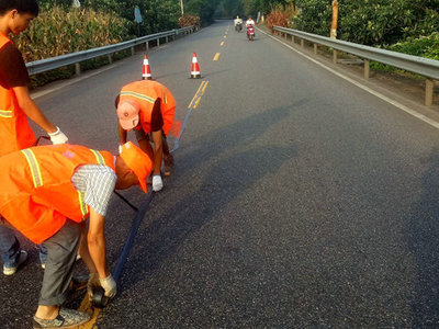 泸州市公路局开展预防性公路养护 延长公路使用寿命