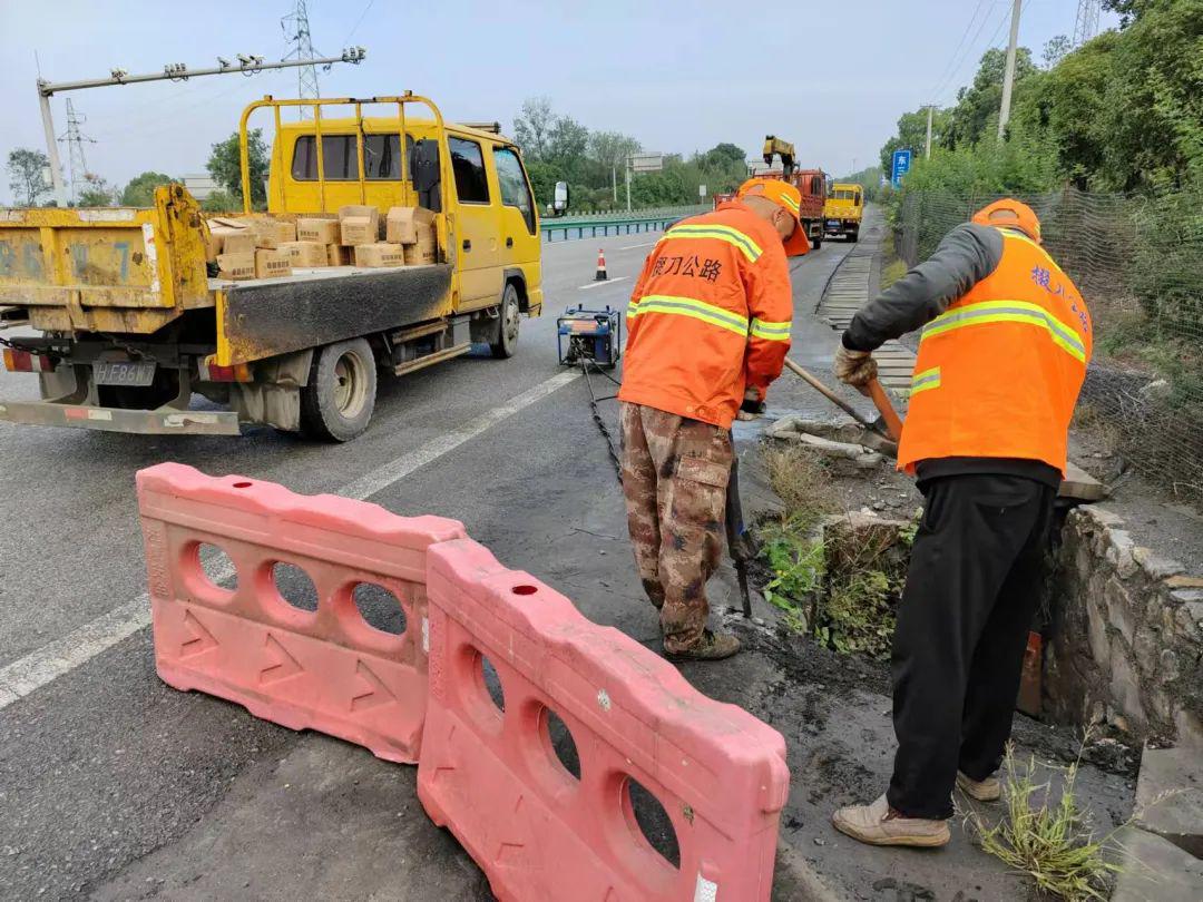 荆门市掇刀区全面启动春季公路养护专项行动