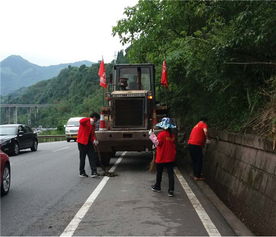 雨城区公路养护管理段扎实开展辖区公路养护保洁工作