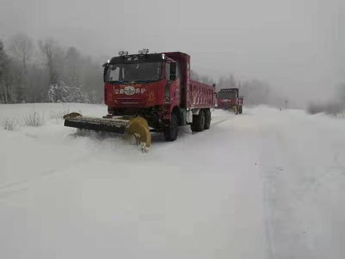 和龙市兴和公路养护公司全力除雪 除冰 保障龙东线仙峰岭段安全畅通