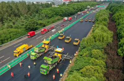 首例!全球最大规模无人集群成功应用高速路面养护施工