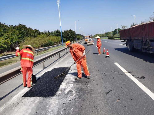 抢抓晴好天气,抓好秋季公路养护
