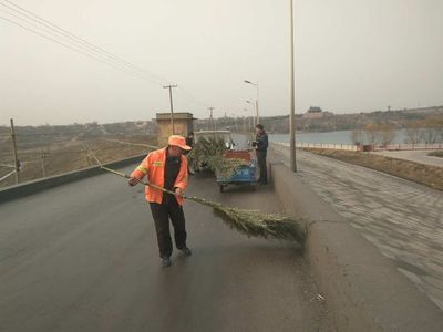 襄汾县公路建设养护管理站积极开展道路扬尘治理工作