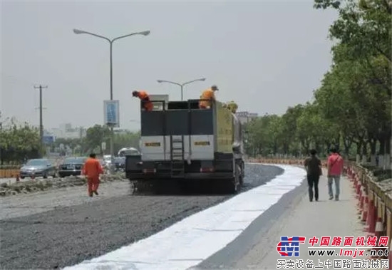 Bauma China 2016高远圣工“黄金甲”系列产品之全新智能加纤同步碎石封层车即将荣耀登场